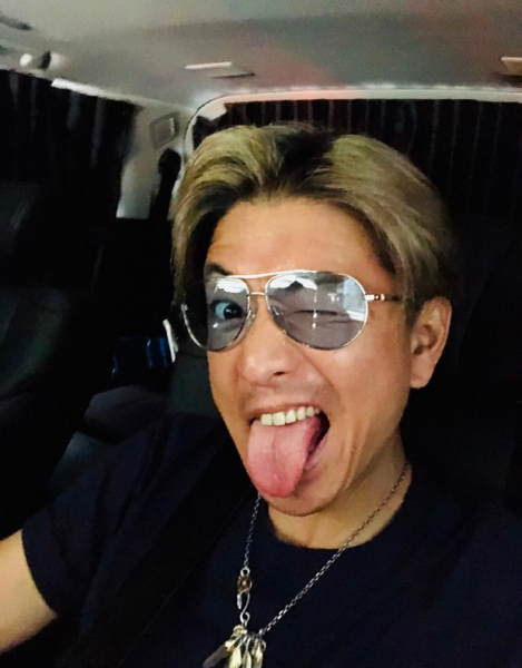 木村拓哉晒搞怪自拍 大S回复后他惊讶地说